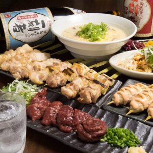 新宿の居酒屋「とりいちず」で馬刺しと焼鳥を満喫する宴会
